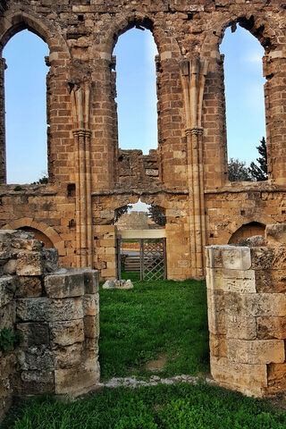 Echoes of Time: The Ruins of History 🏰⏳