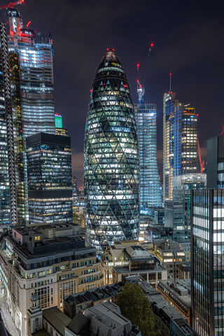 London's Iconic Skyline: A Night to Remember 🌃✨