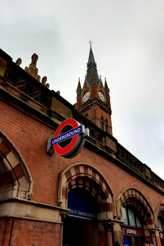 St. Pancras Station: A London Landmark 🕰️🚇
