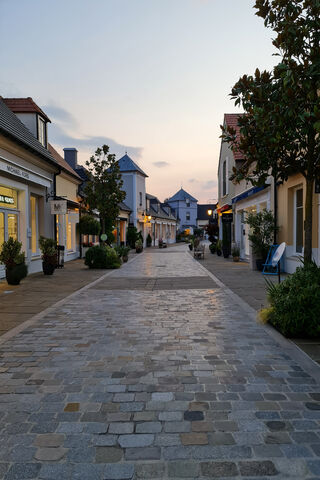 Charming Strolls at Paris Shopping Outlet 🛍️✨