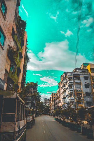 Urban Serenity Under a Vibrant Sky 🌆☁️