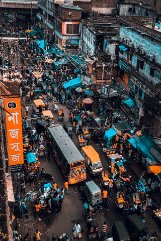 Urban Hustle: A Day in the Life of City Traffic 🚦