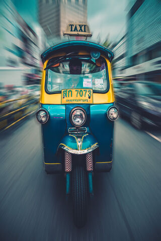 Zooming Through the Streets: The Iconic Taxi Rikshaw Auto 🚖💨