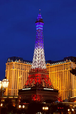 Vegas Tower: A Dazzling Icon of the Strip 🌟