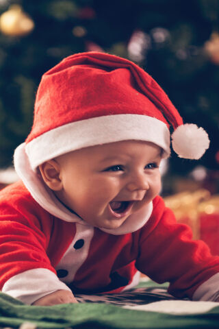 Bayi Santa tersenyum