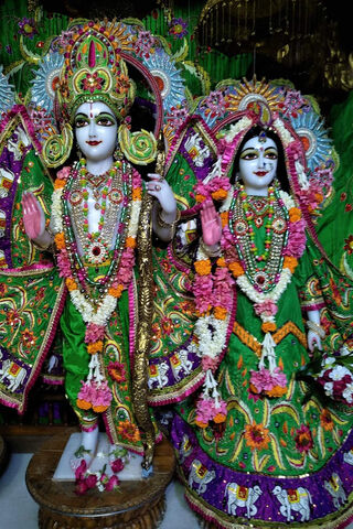 Divine Harmony: The Radiance of Rama and Sita 🌟