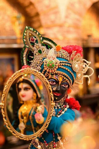 Kanha's Divine Reflection 🌟