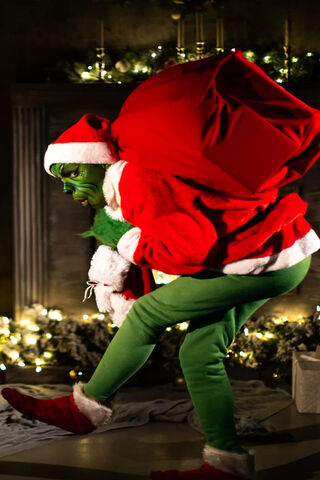 The Grinch's Sneaky Christmas Heist 🎄🎁