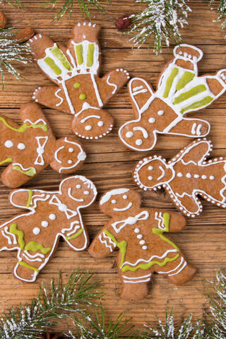 Gingerbread Joy: A Sweet Holiday Tradition 🎄🍪
