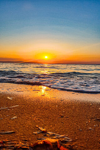 Sunset Serenity: A Colorful Escape 🌅✨