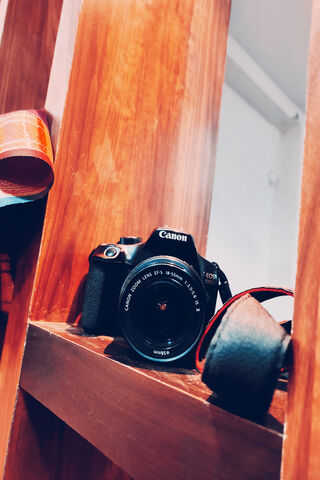 Capture the Moment: Canon 1300D in Action! 📸✨