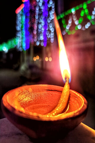 Illuminate Your Diwali: The Magic of Diyas ✨🪔