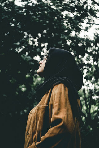 Embracing Nature: A Hijab Girl's Serenity 🌿✨