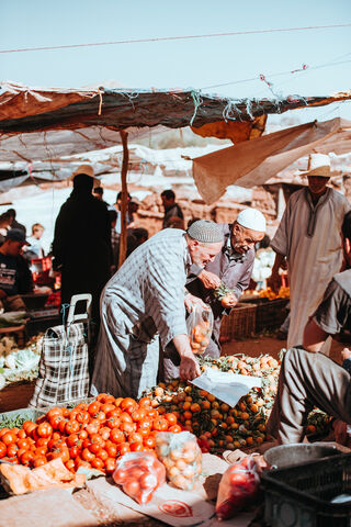 Vibrant Flavors of the Islamic Market 🍅🕌