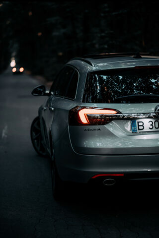 Opel Insignia: Elegance on the Open Road 🚗✨