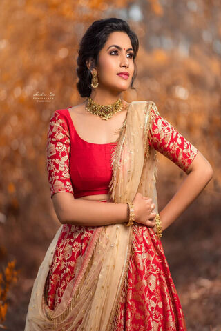 Elegance in Red: Sonu Gowda's Stunning Look