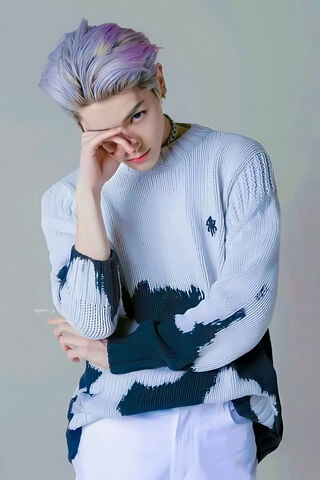 Stylish Vibes: Lee Taeyong's Unique Look 🌟