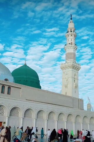 Madina: A Spiritual Haven 🌟