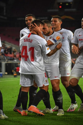 Sevilla FC: Celebrating Victory! 🎉⚽