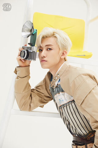 Capturing Moments: Na Jaemin's Stylish Vibe 📸✨