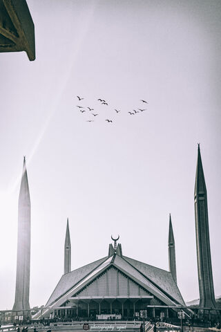 Majestic Faisal Mosque: A Symbol of Serenity in Islamabad 🕌✨