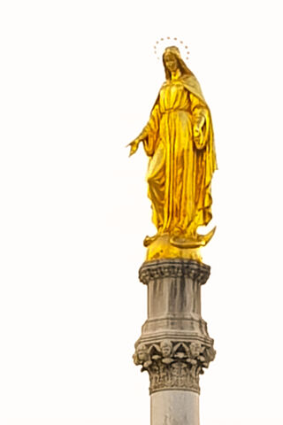 Radiant Grace: The Golden Mary 🌟