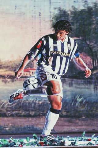 Del Piero: The Maestro of the Pitch ⚽✨