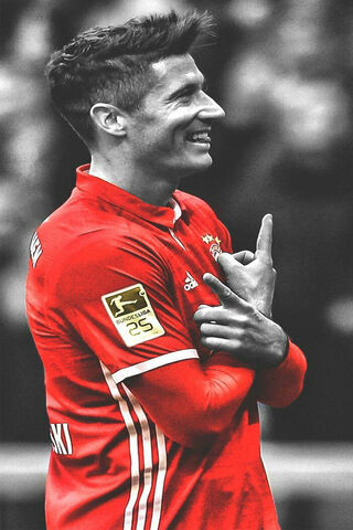 Lewandowski: The Goal Machine in Action! ⚽🔥