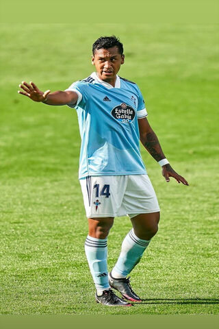 Renato Tapia: The Midfield Maestro in Action ⚽️✨