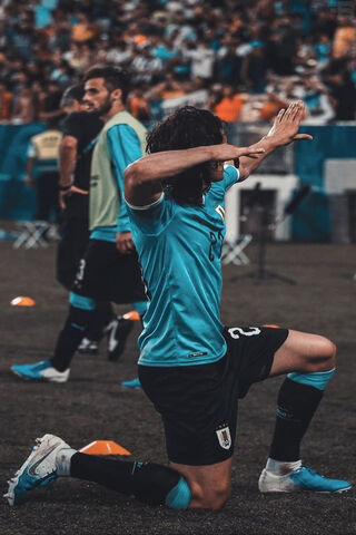 Cavani: The Heart of Uruguay's Attack ⚽🇺🇾