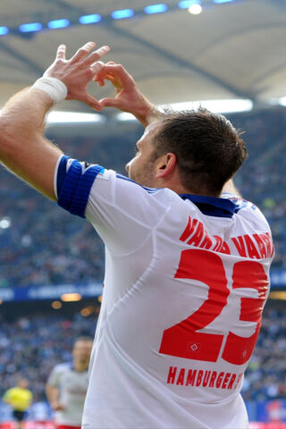 Heartfelt Celebration: HSV Van Der Vaart