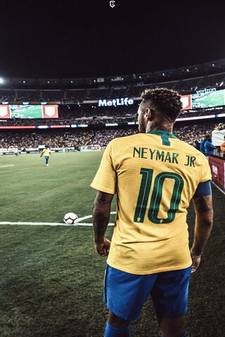 Neymar Jr: The Brazilian Star in Action! ⚽🇧🇷