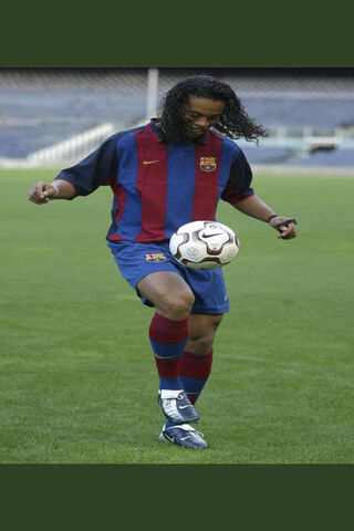 The Magic of Ronaldinho: A Football Legend ⚽✨