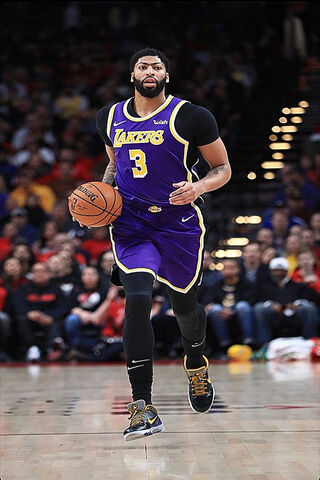 Dominating the Court: Anthony Davis in Action! 🏀🔥