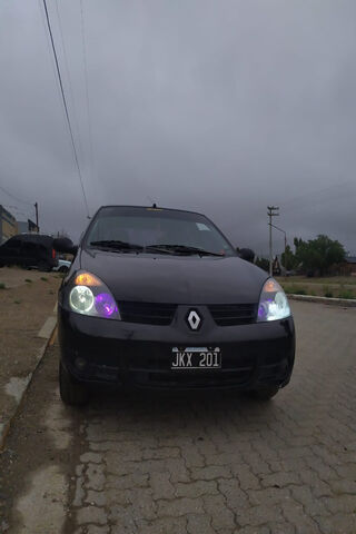 Clio 2: The Urban Explorer 🚗✨