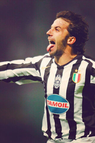 Del Piero: The Iconic Celebration ⚽🎉