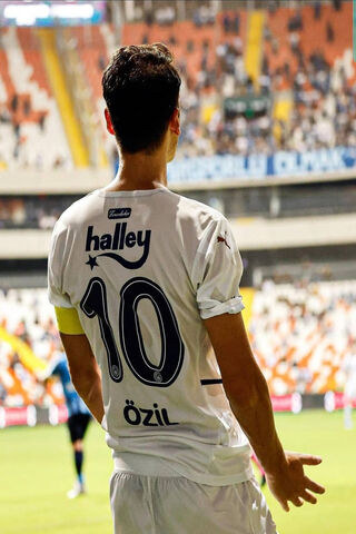 The Magic of Number 10: A Tribute to Özil ⚽✨