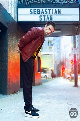 Sebastian Stan: A Stylish Stroll in the Spotlight 🌟