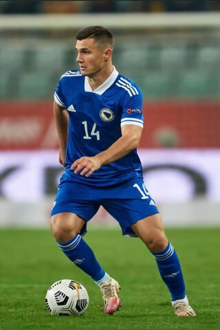 Amer Gojak: Rising Star of Bosnian Football ⚽✨
