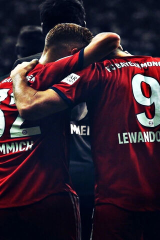 Bayern Brotherhood: Kimmich and Lewa Unite! ⚽❤️