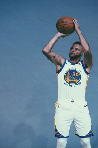 Shooting for Greatness: Stephen Curry in Action! 🏀✨