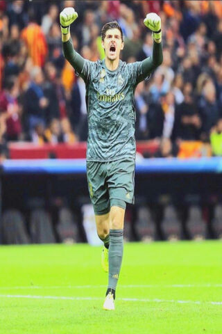 Thibaut Courtois: The Guardian of the Goal! 🥅💪