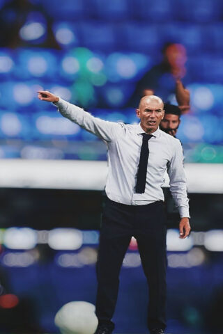 Zidane: The Master Tactician on the Sidelines ⚽️✨