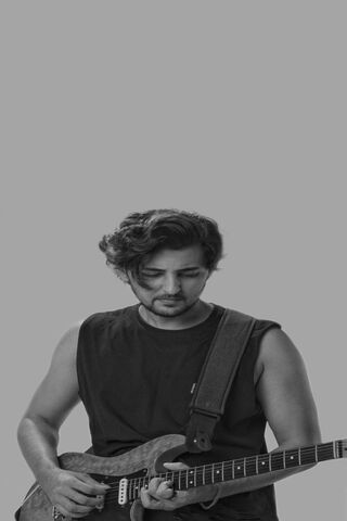 Strumming Melodies: The Soulful Vibes of Darshan Raval 🎶