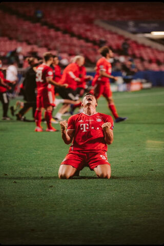 Lewandowski's Triumph: A Moment of Glory! ⚽🏆