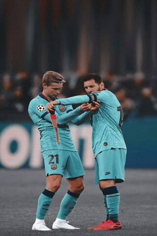 Tactical Teamwork: Messi and De Jong in Action ⚽️✨