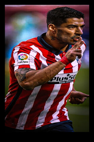 Suárez: The Silent Striker's Celebration ⚽🤫