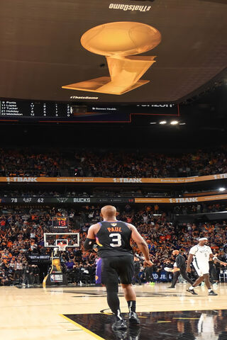 Chris Paul: The Playmaker Under the Spotlight 🏀✨