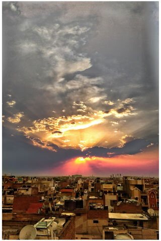 Delhi's Dazzling Horizon 🌅