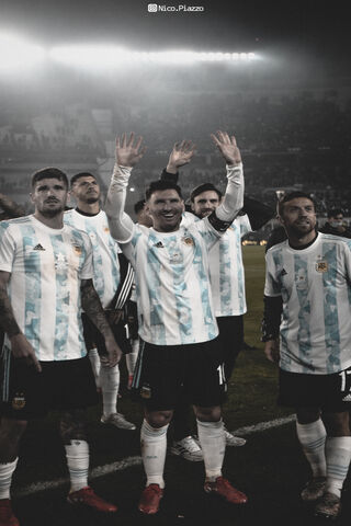 Celebration of Champions: Messi and the Argentine Team 🎉🇦🇷